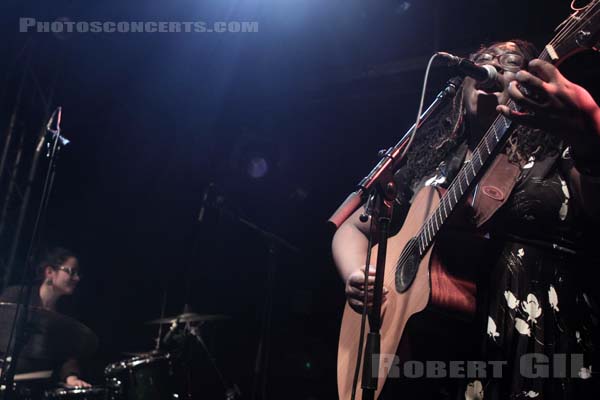 MELISSA LAVEAUX - 2011-01-15 - PARIS - La Fleche d'Or - 